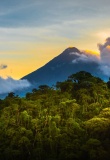 lever-de-soleil-sur-volcan-arenal