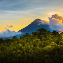 lever-de-soleil-sur-volcan-arenal