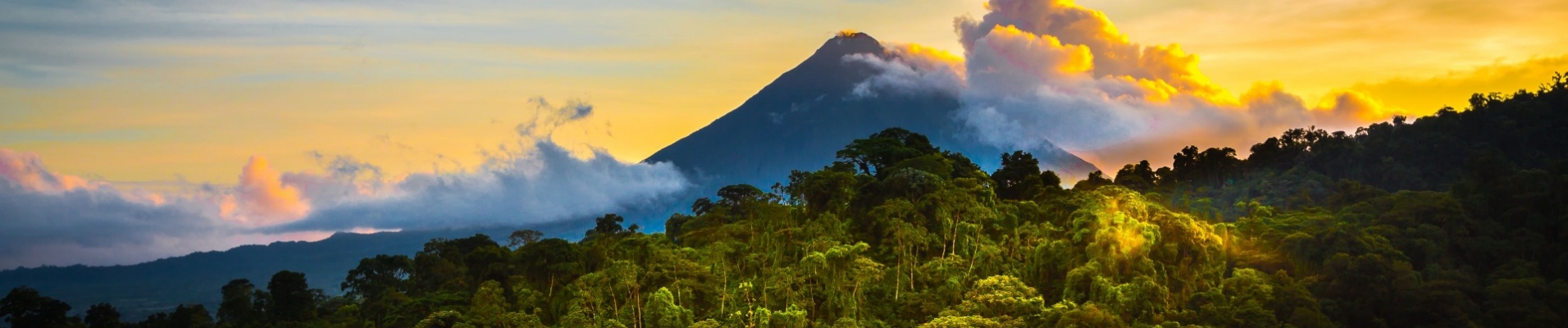 lever-de-soleil-sur-volcan-arenal